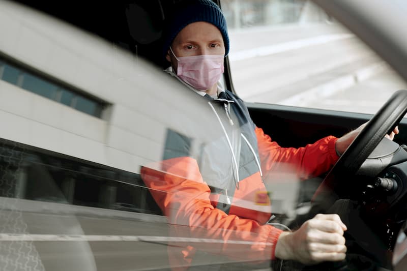 Mascarilla en el coche